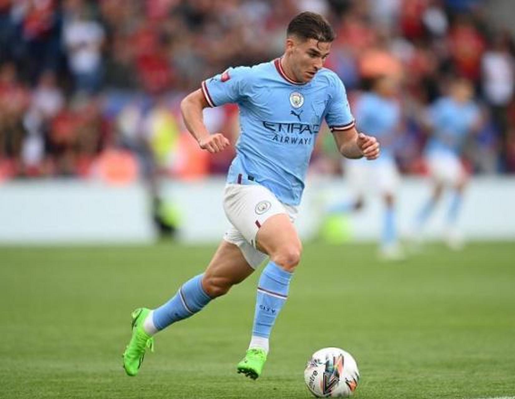 视频：Uzi名人堂皮肤幕后故事 ｜ 薇恩、殿堂传奇 卡莎和联盟不朽 卡莎原画