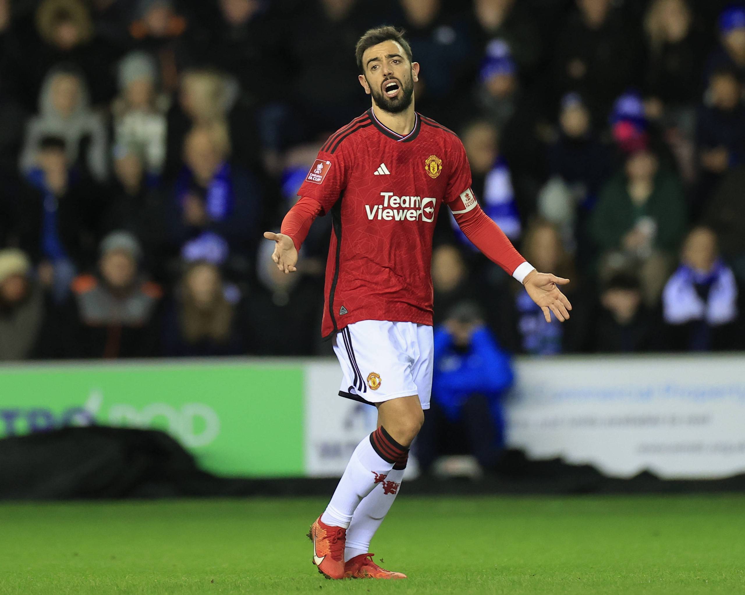 法甲-内马尔传射建功梅西休战 巴黎2-1洛里昂